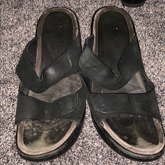 Sandles - Picture 1 of 3